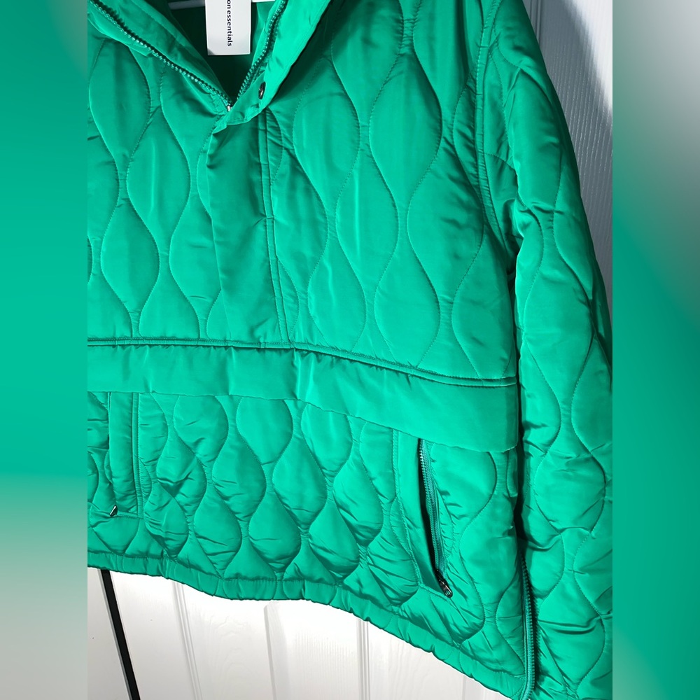 Women’s Medium Amazon Essentials Quilted Green Ja… - image 4